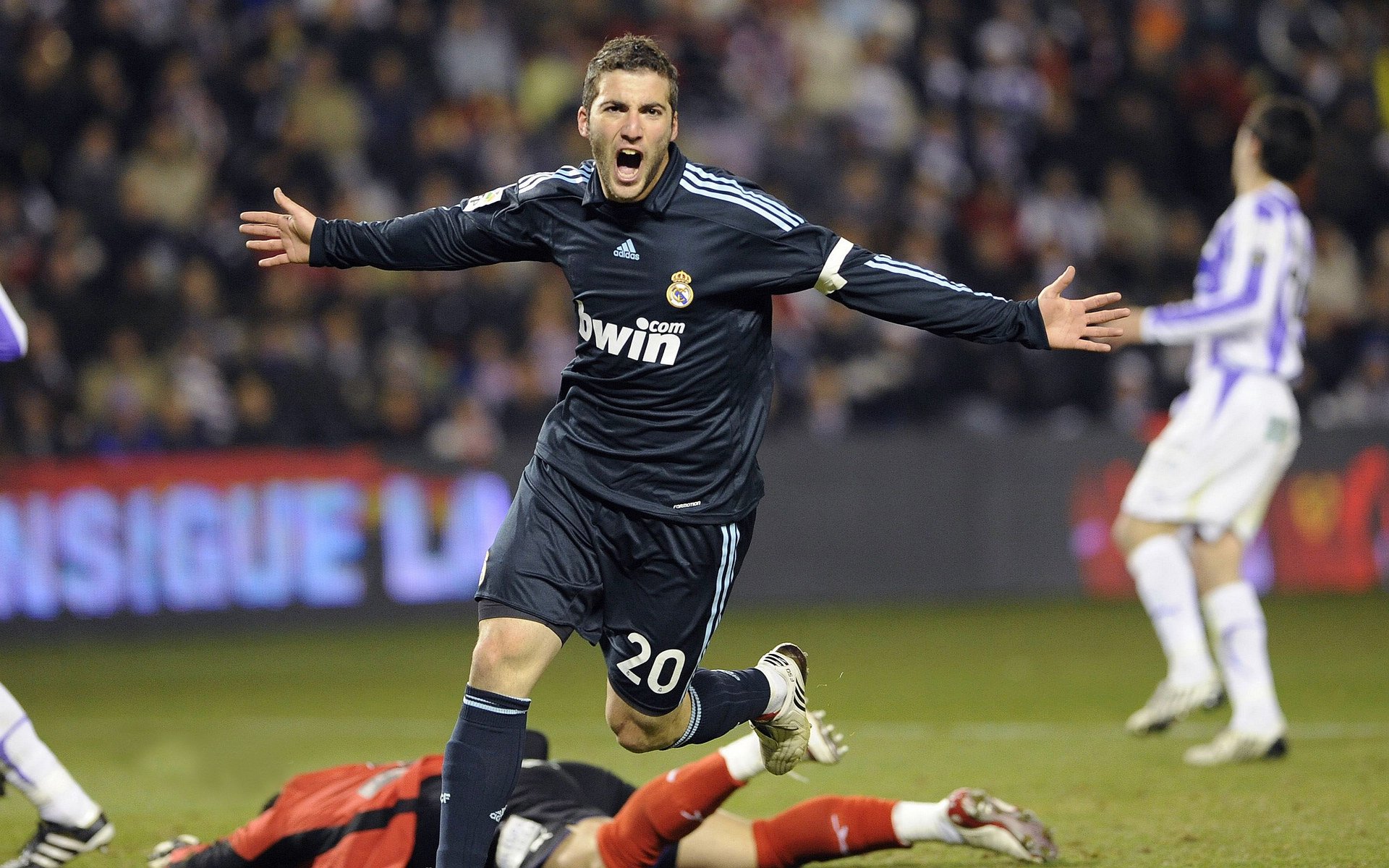 中国足球青少年足球文化建设迈上新台阶，【特写】中国青少年足球_大浪潮与小现实